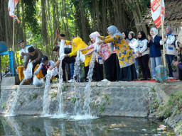 Perkuat Potensi Perairan Desa Wonokerto, Lumajang Tebar 15 Ribu Bibit Ikan