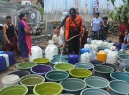 Musim Kemarau, Pemkab Dropping 5 Ribu Liter Air Bersih ke 12 Dusun Situbondo