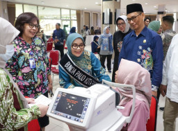 Perhatikan Kesehatan Mata Guru PAUD, Pemkot Surabaya Bagikan Kacamata dan Cek Kesehatan Gratis