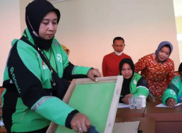 Wujudkan Rasa Aman, Pemkot Surabaya Perkuat Pemberdayaan Pengemudi Ojol Perempuan