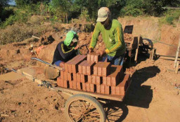 Berkah Kemarau Panjang, Produksi Batu Bata Merah di Madiun Naik 2 Kali Lipat