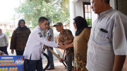 Gus Bupati Serahkan Hadiah Undian Pajak, Ada Motor dan Tabungan