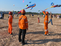 PLN UIT JBM Kawal Keseruan Surabaya Kite Festival Dengan Kesiapsiagaan Kelistrikan