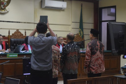 Maidi Bantah Perintah Fee Proyek, Thariq Bertahan Pada  Kesaksiannya 