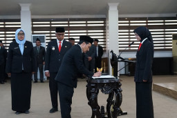 Mbak Wali Lantik 184 Pejabat, Tekankan Percepatan Kinerja dan Integritas