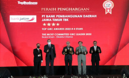 Bank Jatim Sabet Dua Penghargaan Top GRC Awards 2022