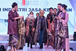 East Java Moslem Fashion Festival, Indah Kurnia Dukung Kreatifitas dan Inovasi Perempuan Indonesia di Momen Hari Kartini