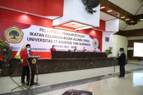 Lantik Pengurus Baru IKBA, Untag Surabaya Terima 1 Unit Ambulans Khusus Covid19