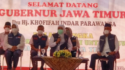 Gubernur Khofifah Tinjau Vaksinasi Pelajar di SMKN 1 Mojokerto