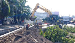 Pemkot Pasuruan Perbaiki Drainase Alun-alun