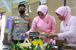 Kapolresta Mojokerto Beri Kejutan Manis HUT Bhayangkari Ke-69
