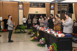 Polres Gresik Raih Penghargaan Pelayanan Prima Terbaik di Indonesia