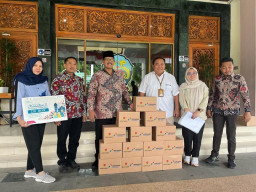 PHE WMO Serahkan Paket Sembako di Bangkalan