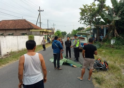 Pagi Subuh, Pengendara Motor Tewas Akibat Bertatap Muka dengan Truk