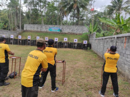 Polres Lumajang Latihan Menembak Bersama