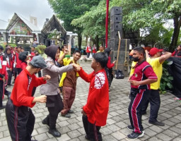 Ratusan Murid SLB Joget Bareng dengan Polwan dan Orang Tuanya