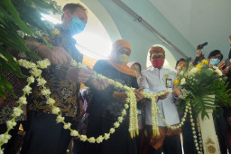 Perkuat Layanan Kesehatan, Gubernur Khofifah Resmikan Laboratorium AMR di BBLK Surabaya
