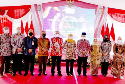 Bupati Ikfina Hadiri Penyaluran BK Desa dari Gubernur Jawa Timur