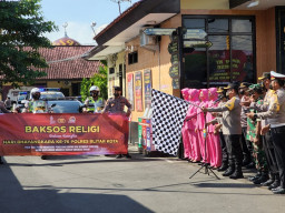 Polres Blitar Kota Berikan Bansos Religi di 6 Masjid, 2 Wihara dan 1 Gereja juga di Kawasan Wisata