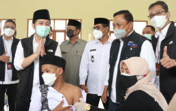 Bank Jatim Sukseskan Program Vaksinasi hingga Pulau Bawean