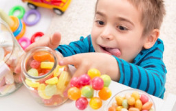 Jangan Cekoki Anak dengan Gula Sejak Kecil