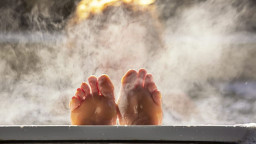 Pakar: Mandi dengan Air Hangat Miliki Banyak Manfaat