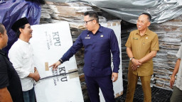 Jelang Pemilu 2024 Pj Wali Kota Ali Kuncoro Cek Gudang Logistik KPU Kota Mojokerto