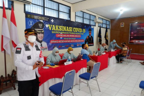 Warga Binaan Lapas Mojokerto Terima Vaksin Covid-19 Tahap II