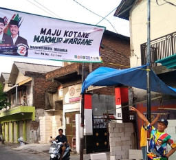 Dukungan Total, Konstituen Golkar Pasang Banner MAJU di Pagar Rumah