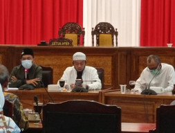 Program Bantuan Seragam Gratis di Pasuruan Timbulkan Masalah