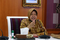 Risma Akui Penerima Bansos Ada yang Direksi atau Pejabat Perusahaan