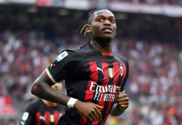 AC Milan Tunda Umumkan Kontrak Baru Rafael Leao, Ada Masalah Apa?