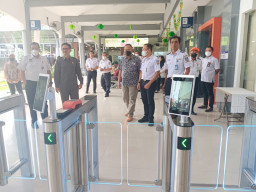Cek Kesiapan Mudik di Stasiun Gubeng, Komisi D Minta Prokes diterapkan