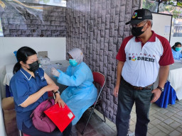 Wujudkan Herd Immunity, 150 Warga Rungkut Mapan Jalani Vaksin