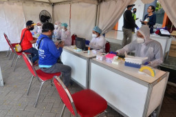 Tes Swab Gratis Bagi Warga Surabaya