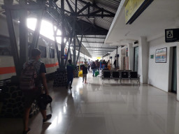 Naik KA Jarak Jauh Cukup Menggunakan Antigen