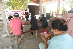 Anggota Komisi XI DPR RI Indah Kurnia Edukasi Warga Untuk Waspada Jebakan Pinjaman Online