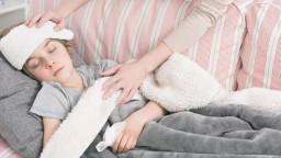 Dokter: Kompres Air Hangat saat Anak Demam