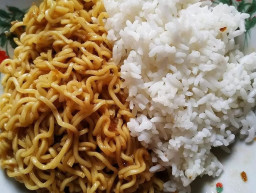 Pakar Gizi: Makan Nasi dan Mie Berlebihan Naikkan Kadar Gula Darah