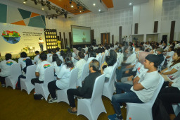 Kenalkan Buku Saku Terbaru, Bunda Arsaningsih Ajak Warga Surabaya Meditasi Untuk Perbaiki Bumi