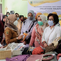 Ning Ita Buka Akses Klinik UMKM, MomMi ECCis