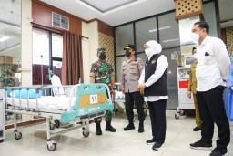 Tinjau Tempat Isoter Bersama Forkopimda, Gubernur Khofifah Pastikan Isoter Siap Layani Pasien Covid