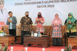 Bupati Ikfina Buka Kegiatan Sosialisasi Implementasi Sekolah Ramah Anak