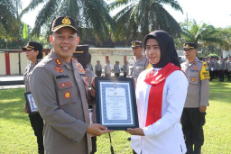 Kapolres Blitar Berikan Reward Kepada Anggota yang Berprestasi