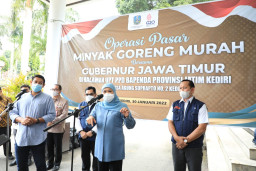 Gubernur Khofifah Minta Pasokan Distribusi Minyak Goreng Berjalan Lancar