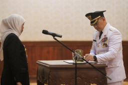 Lantik Aries Agung Paewai sebagai Pj Walikota Batu, Gubernur Khofifah Pesankan Pengembangan Sektor Wisata Kota Batu