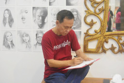 Nongkrong di Cafe Sambil Nikmati Lukisan