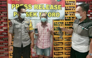 Pecah Kaca Mobil, Lansia Curi HP