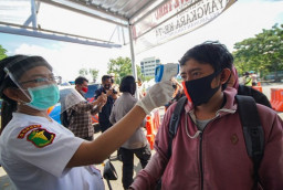 Polres Pelabuhan Tanjung Perak Gelar Repid Test Drive Thru