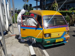 Sopir Angkot Ditemukan Meninggal Didalam Angkot